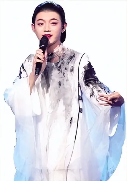 霍尊复出近况_霍尊感情丑闻影响_年底黑料明星扎堆复出,